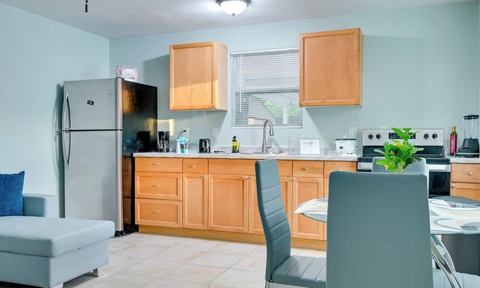 Bearss Plaza Apartment | Modern Tampa Apartment ~ 3 Mi to Busch Gardens!