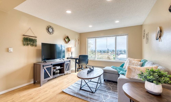 Highline Apartment | Cascade Vue 33 BY Betterstay: 1BR | SeaTac | Southcenter
