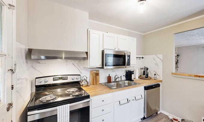 Indianapolis House | Sunlit dog-friendly home with a back yard, full kitchen, washer/dryer, & AC