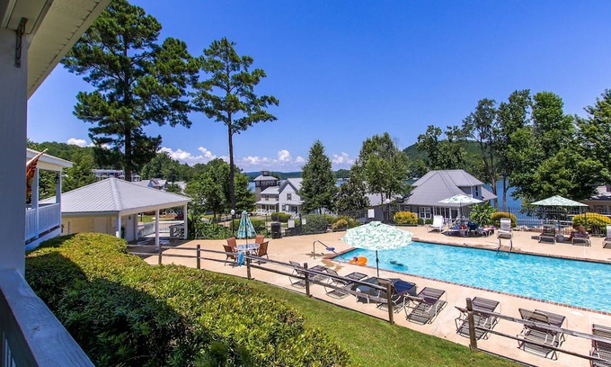 Leesburg House | House #12 Sweet Home Alabama ( pet friendly) Pool View