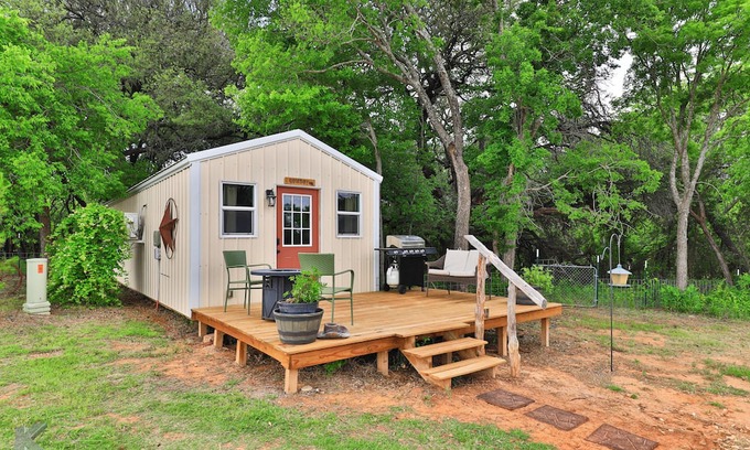 Buffalo Gap Cabin | Cozy 1 bd cabin "The Cowboy", on Christmas tree farm near Perini Ranch