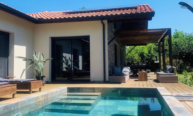 Castandet House | Maison de Vacances Design Avec Piscine Chauffée et Spa
