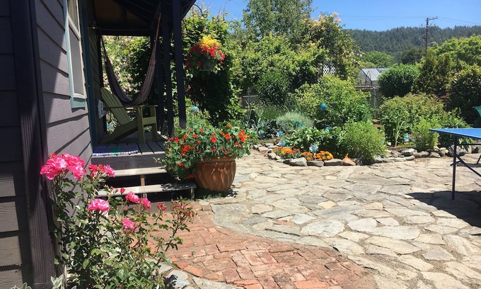 Blue Lake Cottage | Garden Cottage