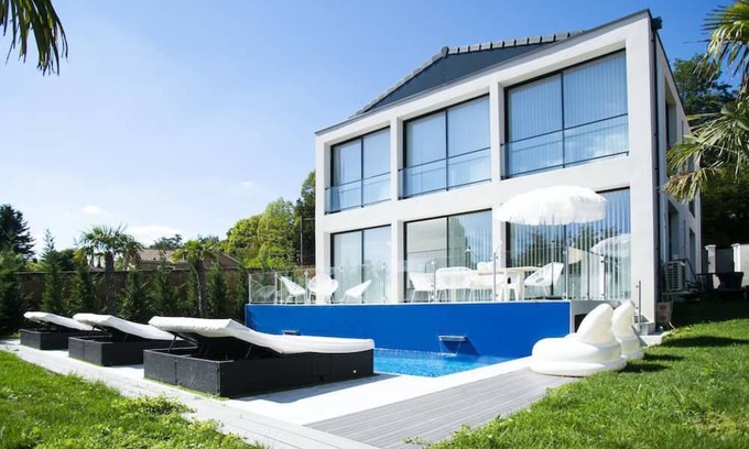 Les Serres - Vivier House | La Maison Blanche