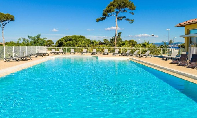 Le Brusc Apartment | Beautiful Holiday Home With sea View