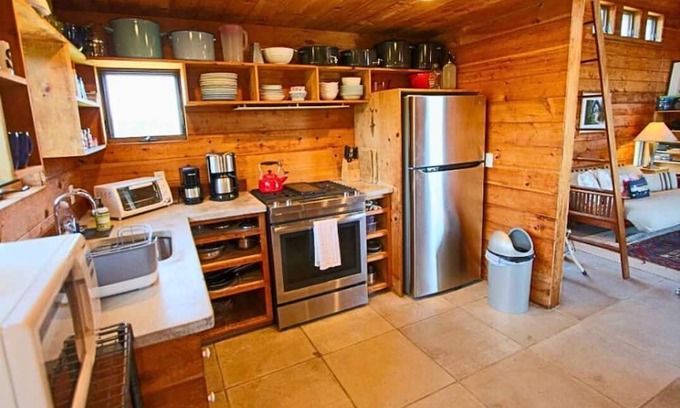 Cape Cod Apartment | WATERFRONT 1 bedroom CASITA! WALK TO BEACH ACCESS!