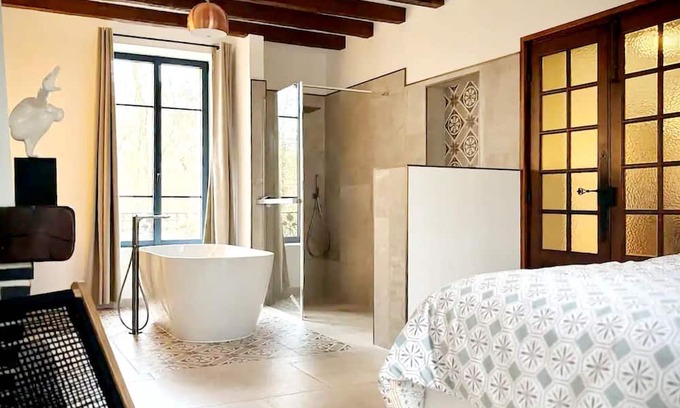 Montbarrois House | 5 bedroom accommodation in Montbarrois