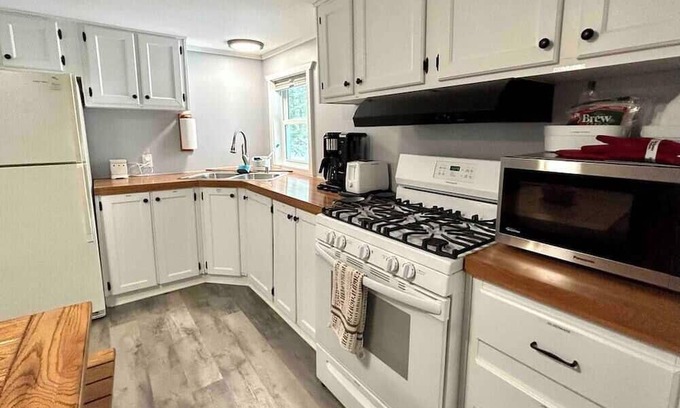 Merriweather House | Marko's ~ Close to Trails & Lake Gogebic!