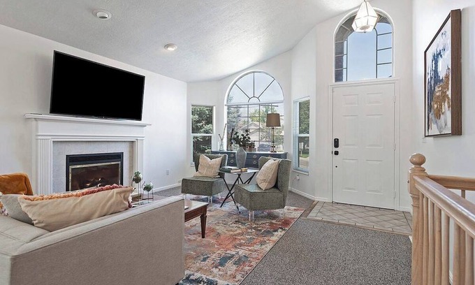 Midvale House | Right of i15 & i215, Fully Fenced Yard, Central!