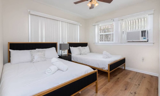 Vernon Apartment | Spacious 1 Bedroom in LA Sleeps 4