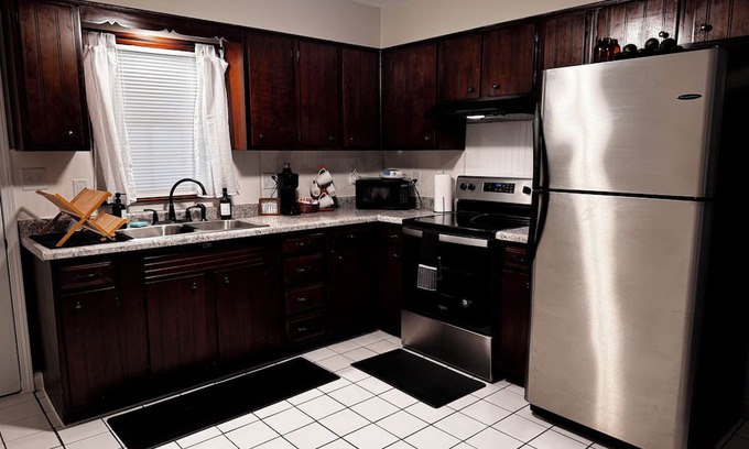 Henderson Apartment | Forget your worries in this spacious, updated and serene space.