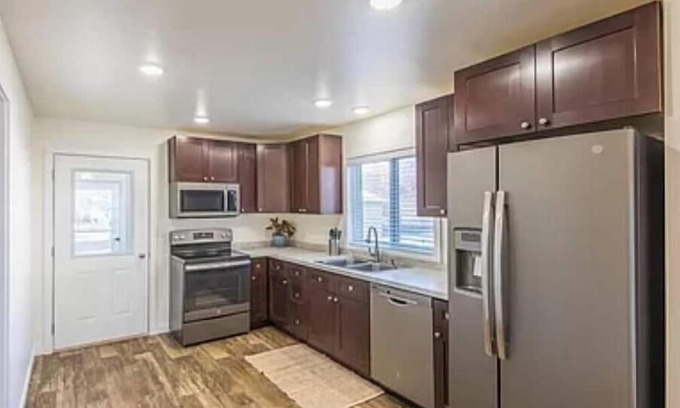 Townsend House | Fishing Cottage- 10 minutes to Canyon Ferry Lake. Family and Pet Friendly