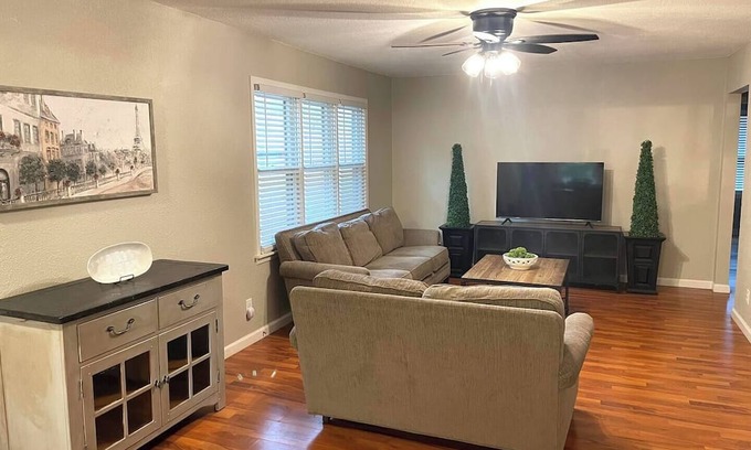 Grayridge House | Cozy home located at Hidden Trails Country Club