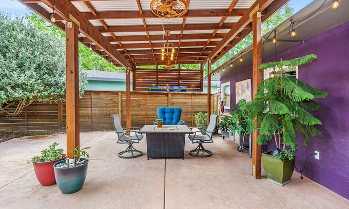 West Sacramento House | Spacious, well-appointed home with private oasis backyard. Centrally located.