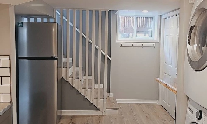 Belleville Apartment | COZY EAST HILL