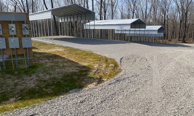 Frogue RV Rental | RV Campground located just 1 mile away from Dale Hollow Lake State Park.