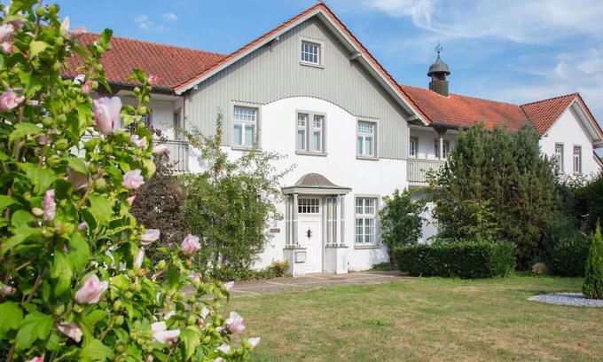 Lippstadt Apartment | Apartment 'Appartement Am Kurpark' with Wi-Fi