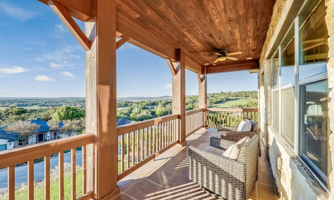 Highland Lake Estates House | Lake Travis - Hill Country Retreat - Lakefront parks & Boat ramp access