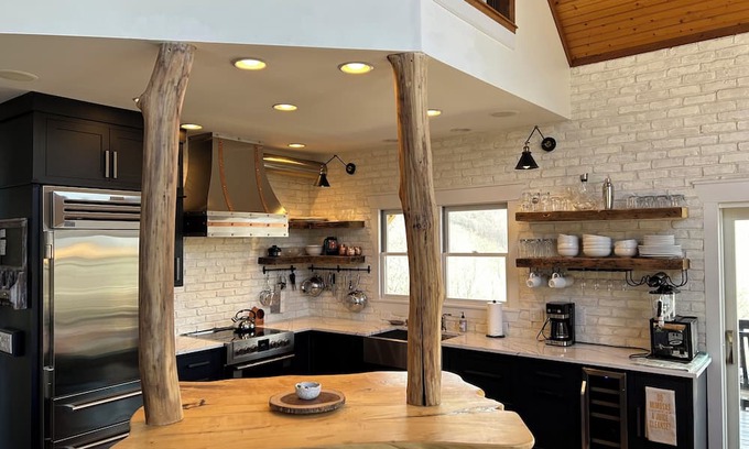 Laurel Ridge House | Just One More Day 4BR MNT home with Hot Tub & Fireplace