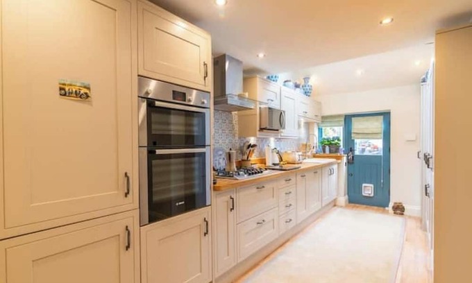 Rastrick House | Beautiful country cottage renovated close to Dales