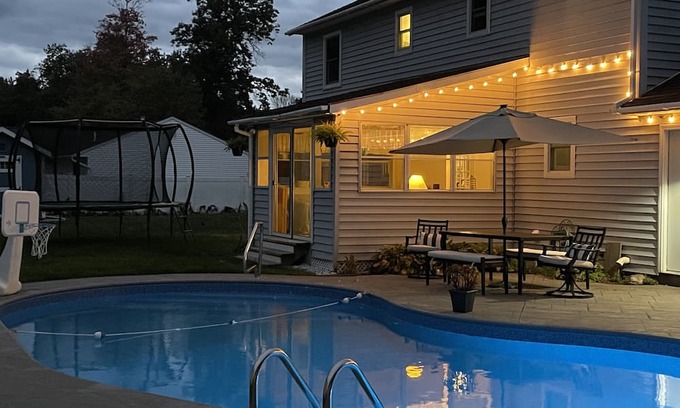 Saratoga Springs House | Saratoga Family Fun with pool, minutes to downtown and Saratoga racetrack