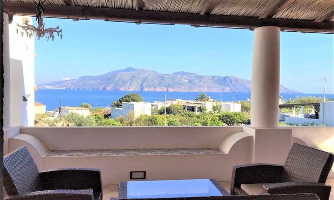 Lingua House | Casa Il Faro - sea view, 100m from the beach