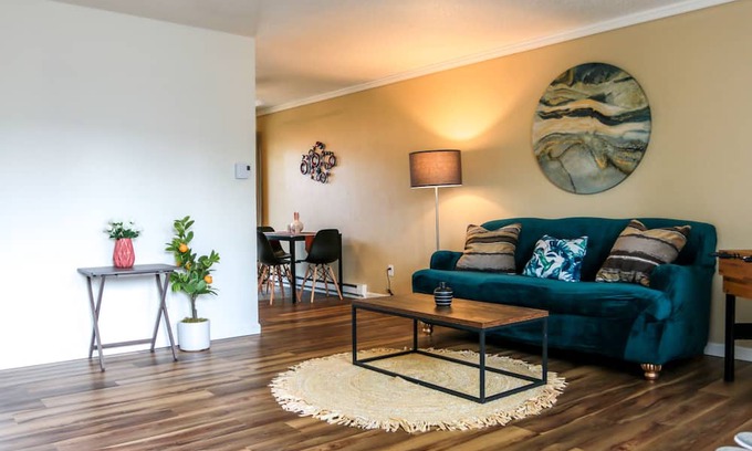 South Tabor House | Charming Entire House + Parking