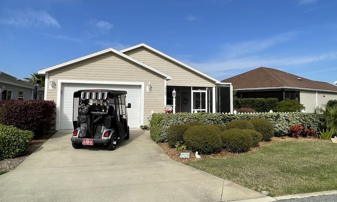 Dunedin House | Charming 2BR/2BA Rental in The Villages: Relax in Style in Dunedin