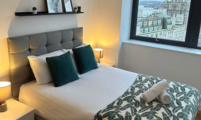 Pier Head Apartment | City View Two Bedroom Apartment Liverpool