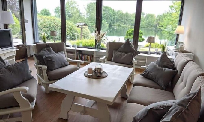 Vreden Apartment | Holiday home Anni's house by the lake