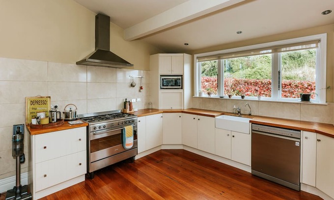 Oamaru House | Tees Oasis - Oamaru Holiday Home