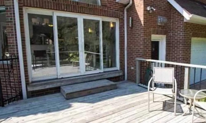 Pickering House | Budget-Friendly Room n
