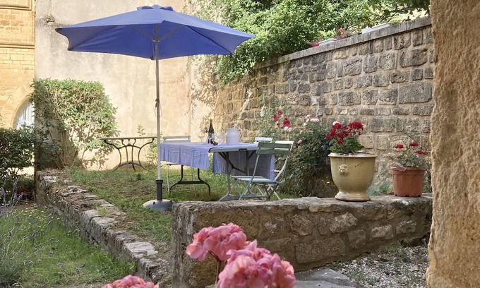 Gourdon Apartment | In historic centre of mediaeval Gourdon - ideal for exploring Dordogne Region.
