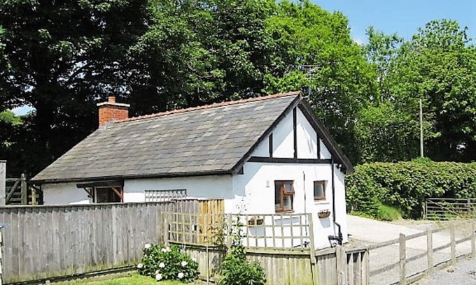 Pumpsaint Cottage | Brynhyfryd Cottage, Llanwrda