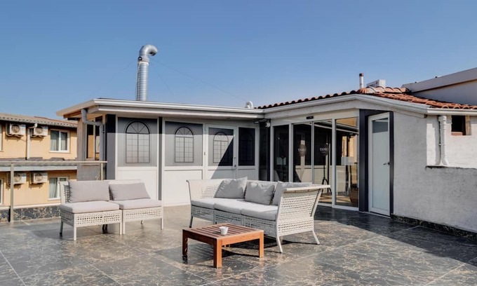 Cekirge Mahallesi House | Hotel w Terrace Backyard Near Bursa Grand Mosque