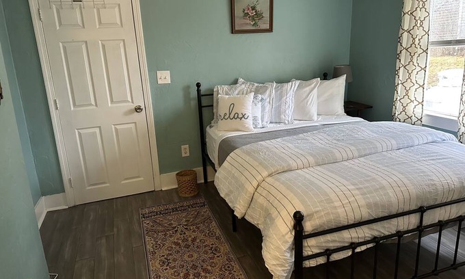Ellsworth Apartment | The central retreat apartment. Pet-friendly