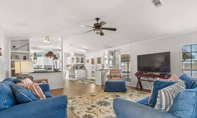 Negreet House | “Keepin’ it Reel” Entire home in Many, Louisiana, United States