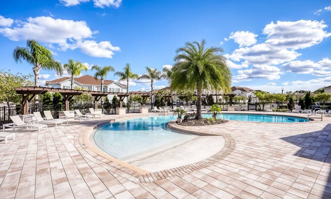 West Kissimmee House | Delightful townhouse near theme parks with pool, hot tub, & fitness room