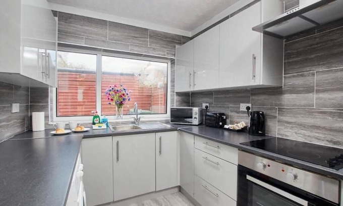 Goole House | 4 Bedroom Kingston House