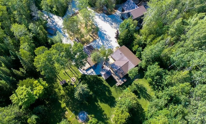 Northern Bruce Peninsula Cabin | Starry Haven: Serene 3-BR Retreat with Hot Tub