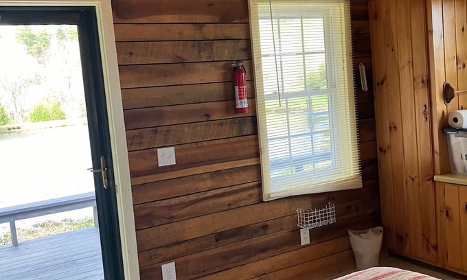 Laurel Springs Cabin | Stillhouse Cabin, pondside Laurel Springs retreat on Blue Ridge Parkwayn