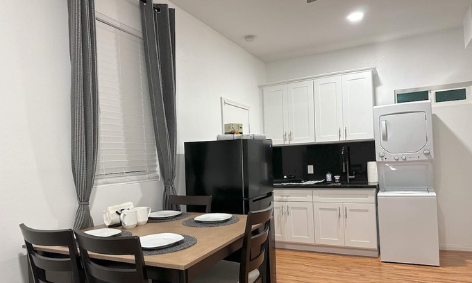 Mira Loma House | Family Friendly Suite in Eastvale