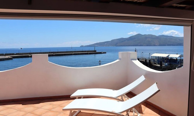 Santa Marina Salina House | Casa Segreto, on the tourist port of Salina