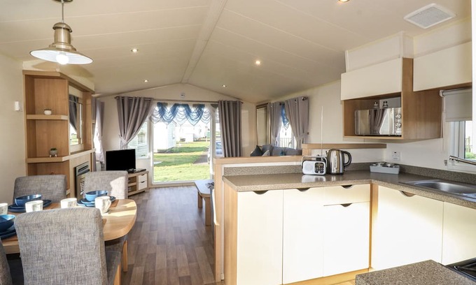 Maryport Cottage | FLOSH CARAVAN, pet friendly, character holiday cottage in Aspatria