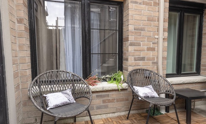 Clarington Condo | Condo Oasis steps to Lakeview