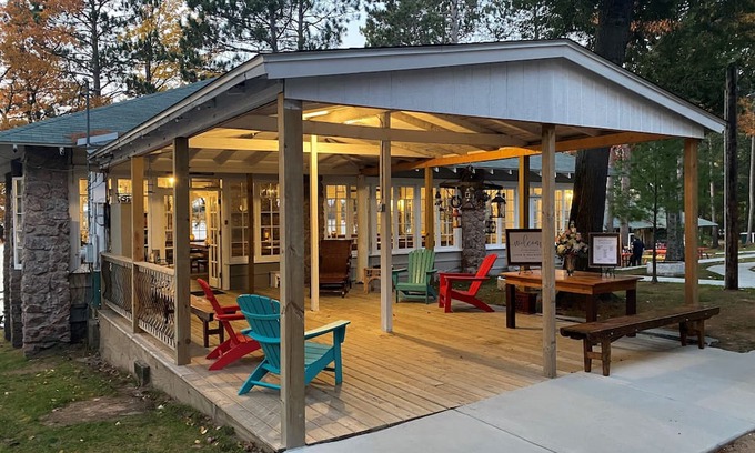 Eagle River Resort | WEDDING VENUE - FAMILY LAKESIDE RETREAT - EAGLE RIVER - CORPORATE RETREAT