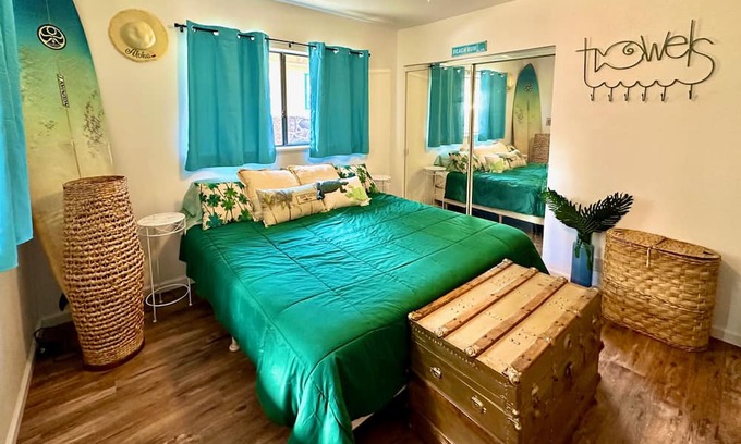 Kapolei House | Dog-friendly stay with kitchenette, washer/dryer, & fitness room access