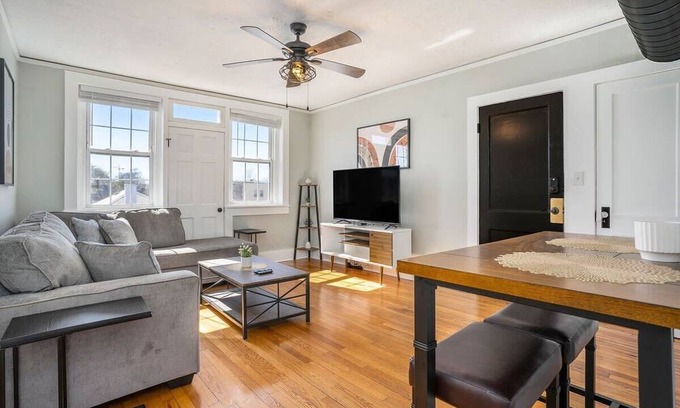 Ghent Apartment | Colley Manor - Starboard Suite