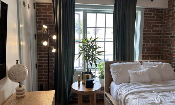 Bedford-Stuyvesant Apartment | Cozy Brooklyn retreat.Pet Friendly three room