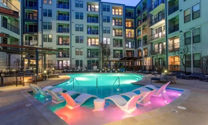 West End Apartment | CozySuites Modern Midtown Loft 09